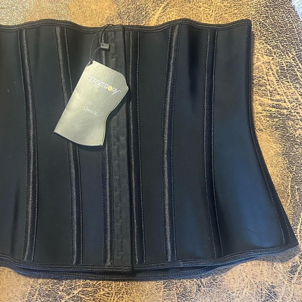 CORSET STORY BLACK LATEX UNDERBUST CORSET